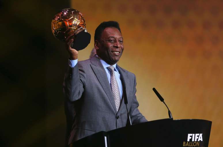 <p>Pelé cancelou o evento desta quarta, no Museu Pelé</p>
