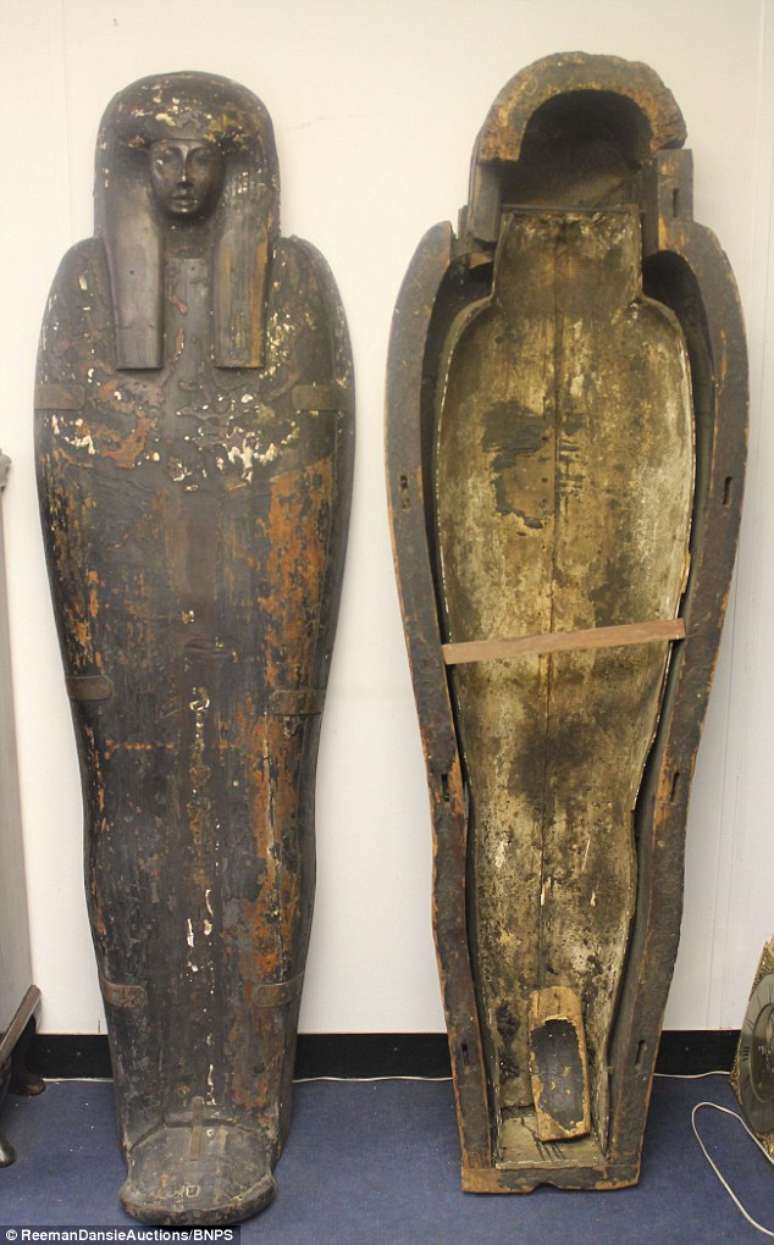O sarcófago de 1,83 metros era de uma nobre e será leiloado a partir de cerca de R$ 25 mil