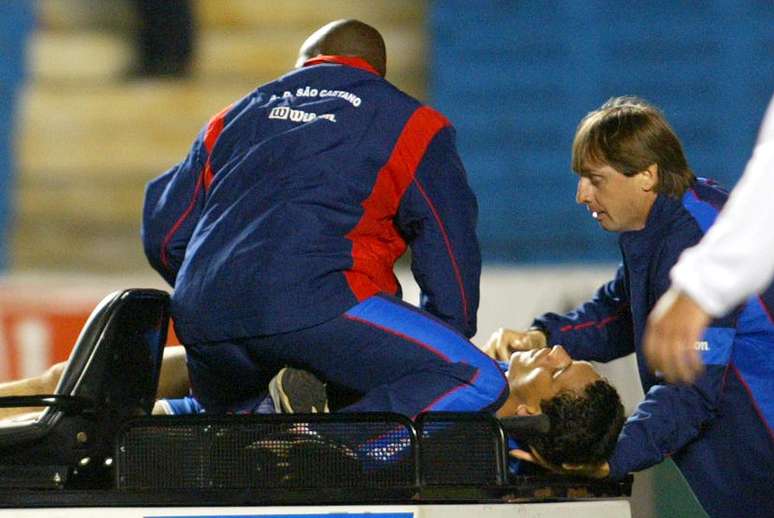 Serginho foi retirado de maca sob tentativa de reanima&ccedil;&atilde;o
