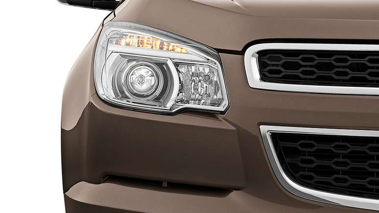 Chevrolet S10 LTZ: farol com design moderno em formato de projetor e muita personalidade.