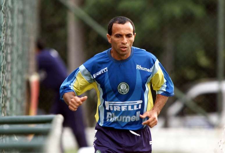 Adãozinho em treino do Palmeiras no início da década de 2000