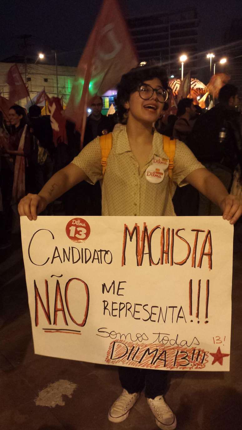 <p>Alguns manifestantes chamaram Aécio de machista durante o ato</p>