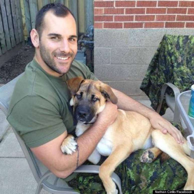 O militar adorava animais e há várias fotos em suas redes sociais nas quais está com seus cães