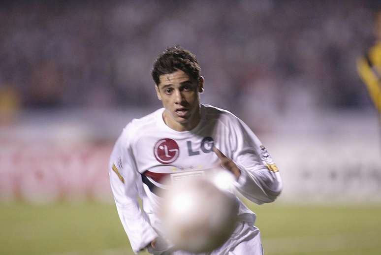 Cicinho era um dos destaques do São Paulo em 2004