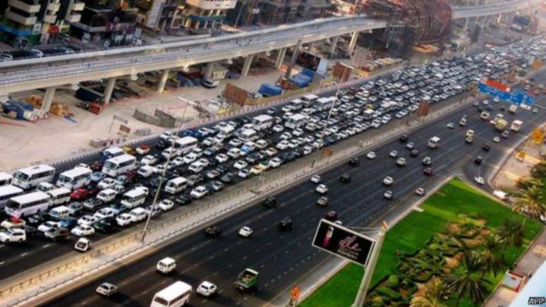 <p>Autoridades de Dubai vão sortear quatro quilos de ouro entre usuários de transporte público</p>