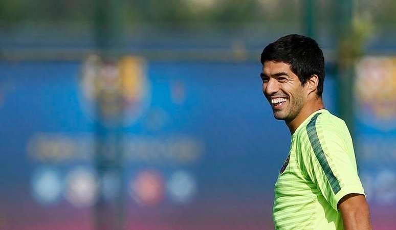 Barcelona's players Luis Suarez smiles during a training session at Joan Gamper training camp, near Barcelona October 20, 2014. FC Barcelona and Ajax will play their Champions league soccer match on Tuesday.