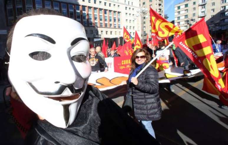 Manifestantes ocuparam ruas de cidades italianas