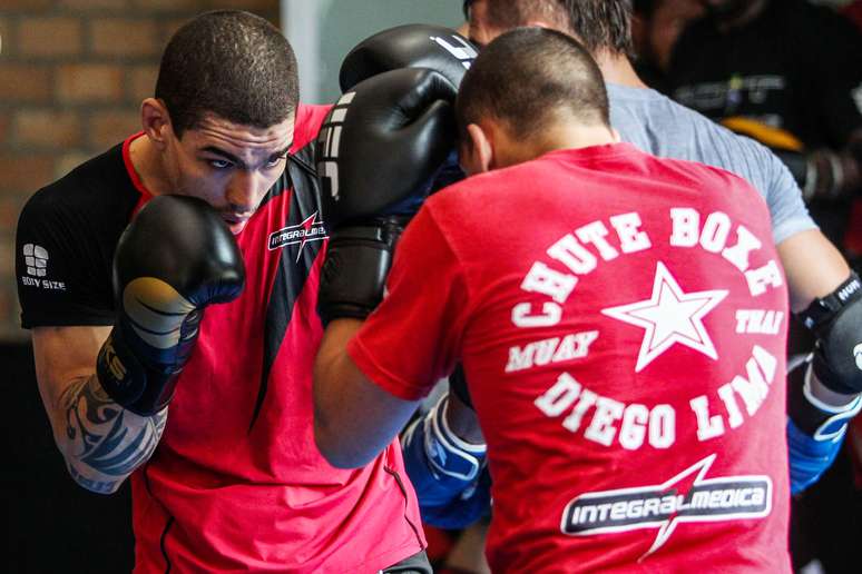 <p>Lucas Mineiro volta ao octógono neste sábado</p>