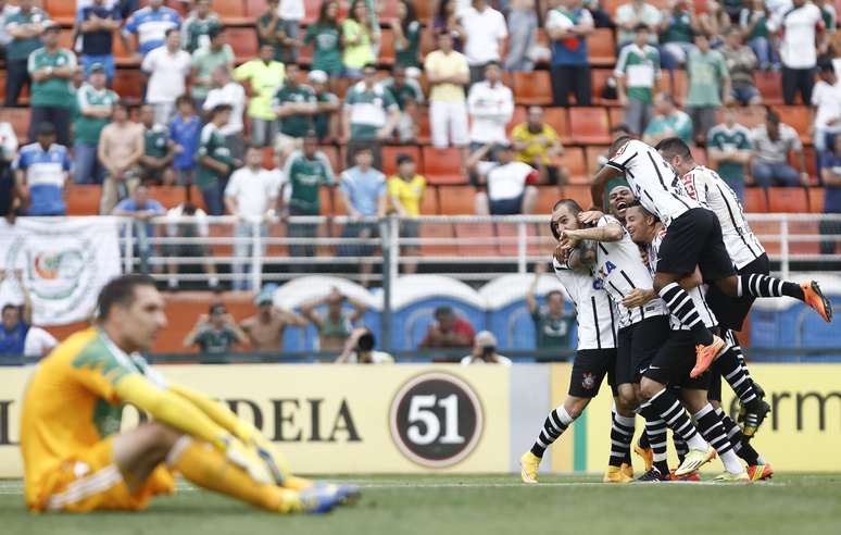 <p>Corinthians comemora empate no Pacaembu</p>
