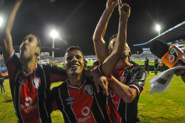 Vitória no clássico contra o Avaí foi motivo de muita festa