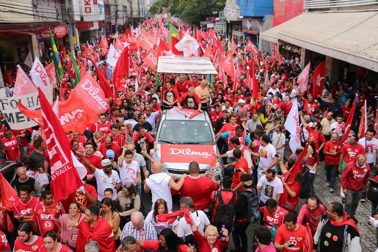 <p>O ato reuniu mais de 1 mil pessoas no centro de São Bernardo do Campo</p>