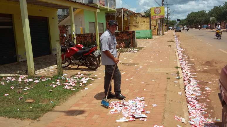 Lixo eleitoral nas ruas de Rio Branco revolta eleitores neste domingo