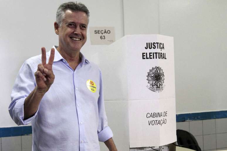 <p>Rodrigo Rollemberg vota no Dínatos COC em Brasília (DF)</p>