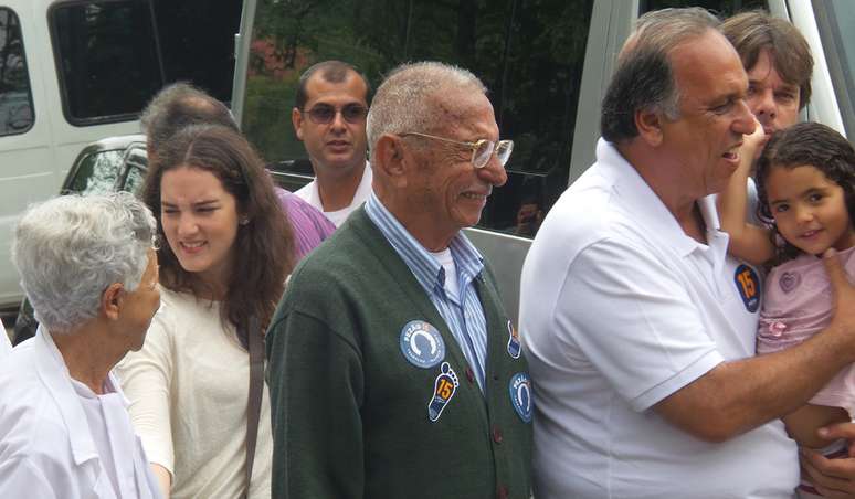 Candidato lidera as pesquisas de voto