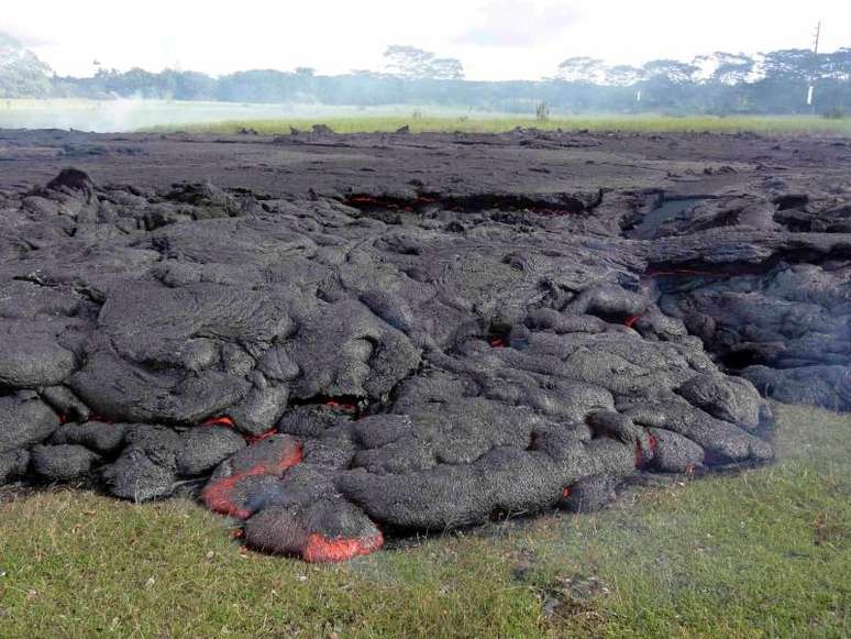 <p>Lava do vulc&atilde;o Kilauea se aproximando de Pahoa, no Hava&iacute;, Estados Unidos</p>