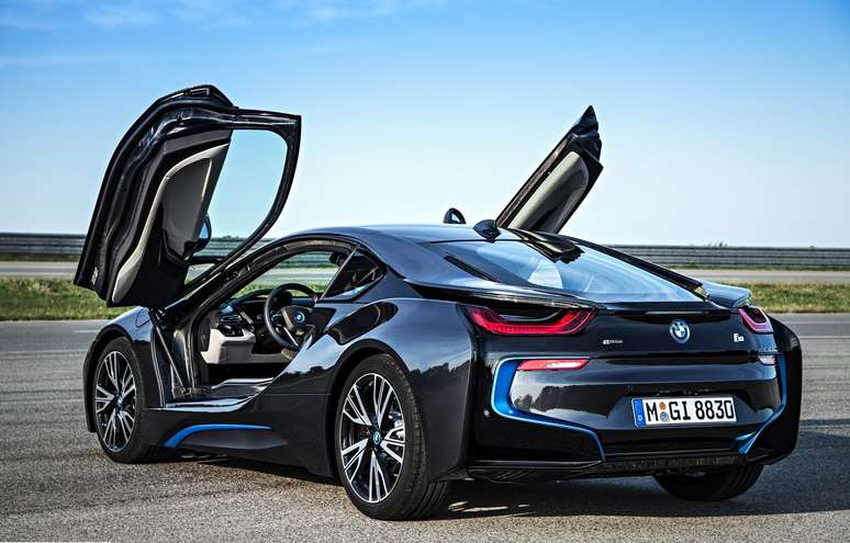 <p>O i8, da BMW, será um dos destaques do Salão do Automóvel</p>