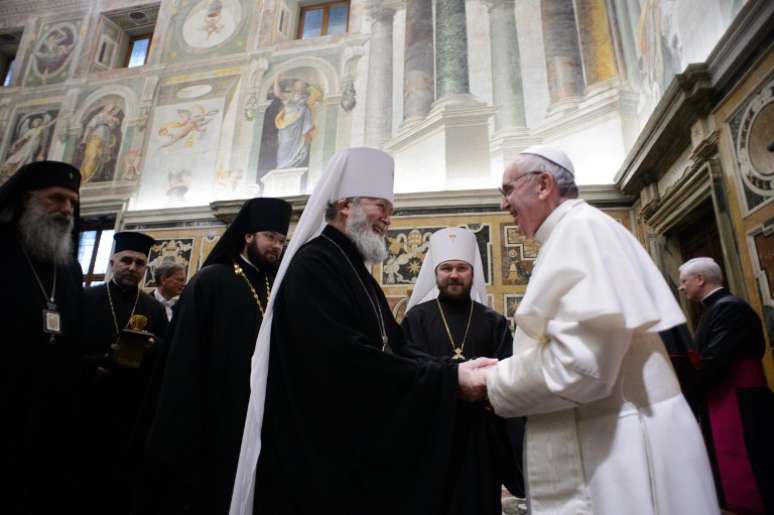 <p>Em um encontro com representantes das principais religi&otilde;es do mundo, o Papa Francisco prometeu &quot;amizade e respeito&quot; por todas as religi&otilde;es</p>