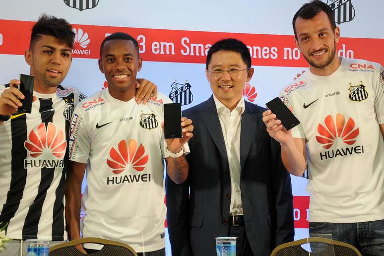 <p>Santos anunciou o seu novo patrocinador na terça</p>