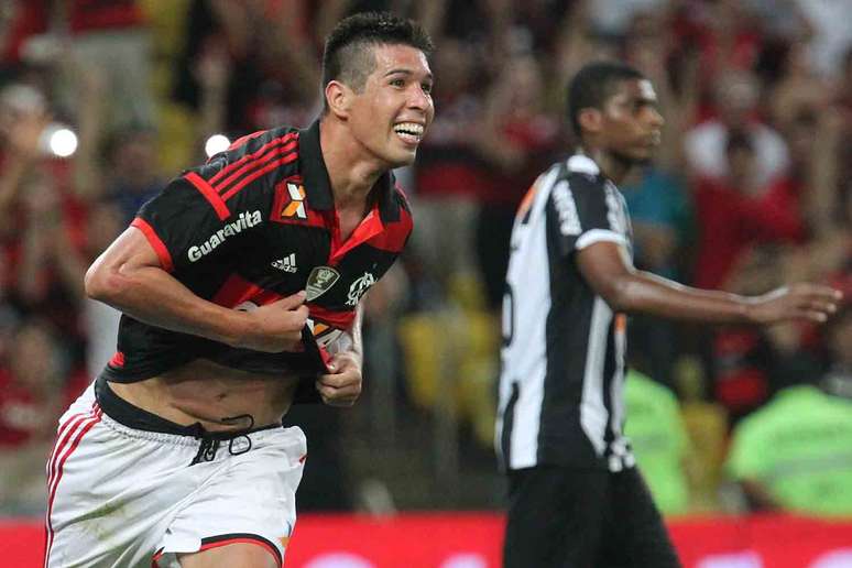 C&aacute;ceres abriu o placar para o Flamengo no Maracan&atilde;