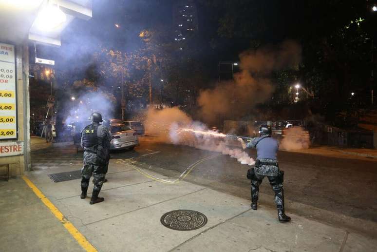 <p>Em junho de 2013, o fotógrafo Sérgio Andrade ficou cego de um olho após ser atingido por uma bala de borracha</p>