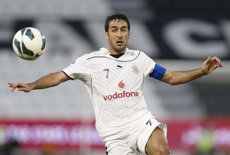 O jogador Raúl González em jogo pelo Al-Sadd Sports Club, do Catar, em Doha, em novembro de 2012. 23/11/2012