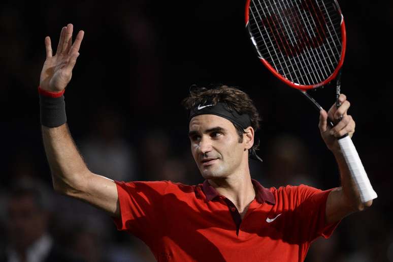 Federer vibra com vitória sobre francês