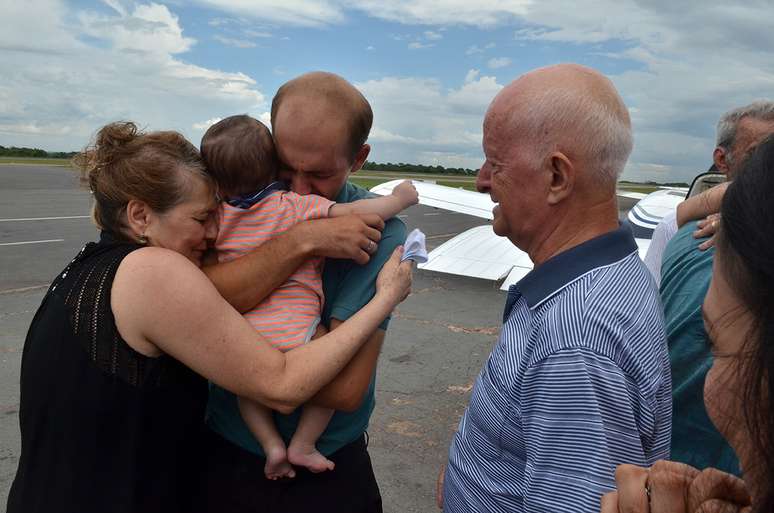 <p>Os reféns desembarcaram no início da tarde desta quinta-feira em um hangar particular do Aeroporto Internacional Marechal Rondon, em Várzea Grande</p>