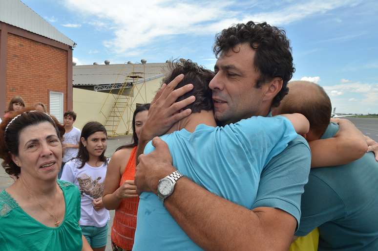 <p>Familiares e amigos das vítimas estavam emocionados pelo reencontro</p>