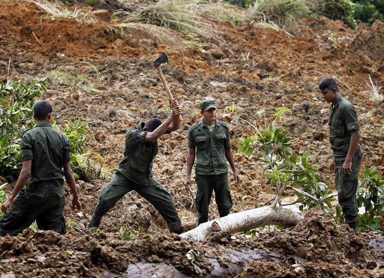 <p>Mais de 500 oficiais estão fazendo buscas por desaparecidos</p>