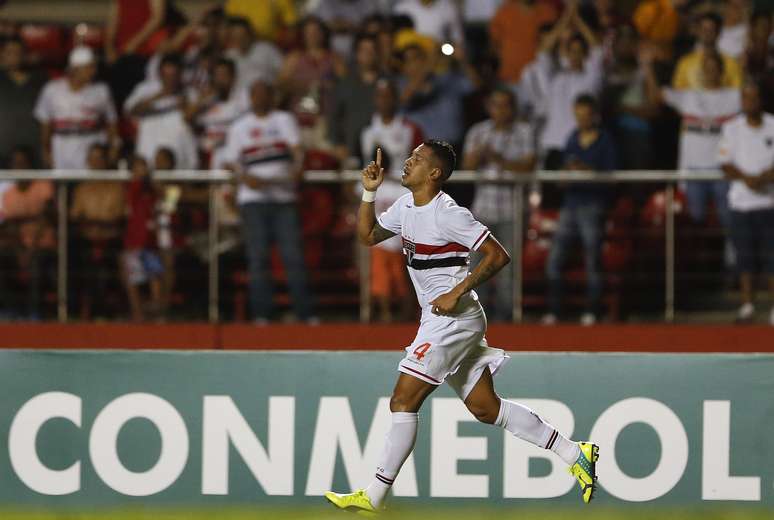 Gol de Antônio Carlos fechou o placar e garantiu o 4 a 2 para o São Paulo