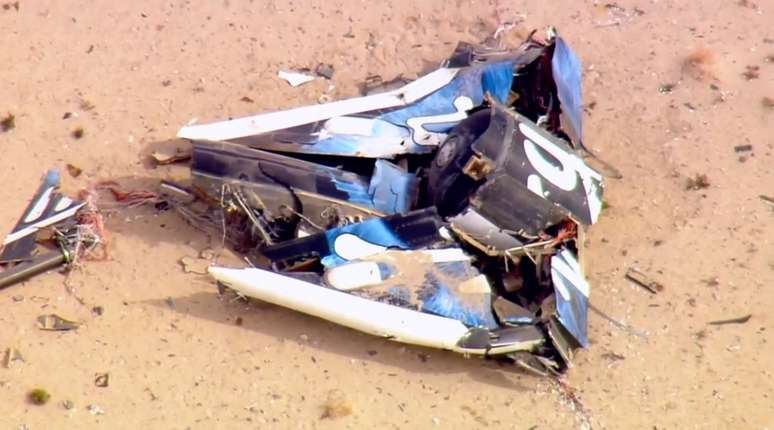 "Durante o (voo de) teste, o veículo sofreu uma anomalia séria, que resultou na perda da SpaceShipTwo. Nossa primeira preocupação é a situação dos pilotos, que no momento é desconhecida", informou a empresa em uma publicação no Twitter