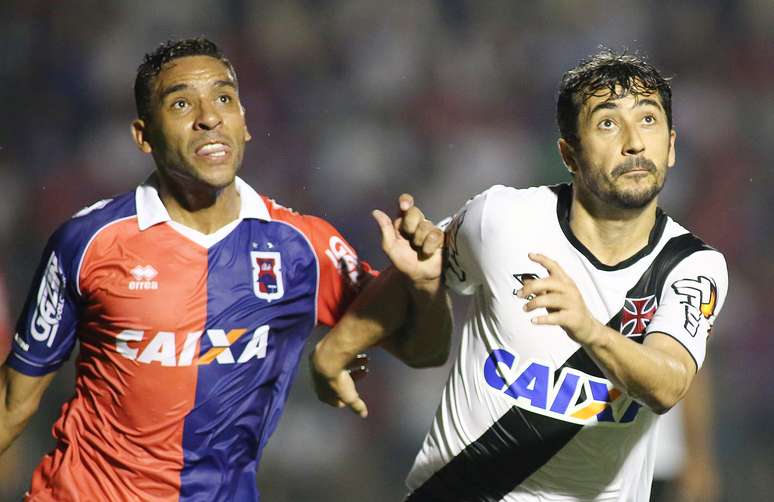 <p>Douglas é um dos destaques do Vasco</p>