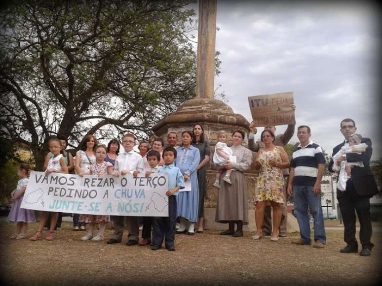 No sábado foi realizado o 1º Terço Público pedindo a Nossa Senhora Chuva