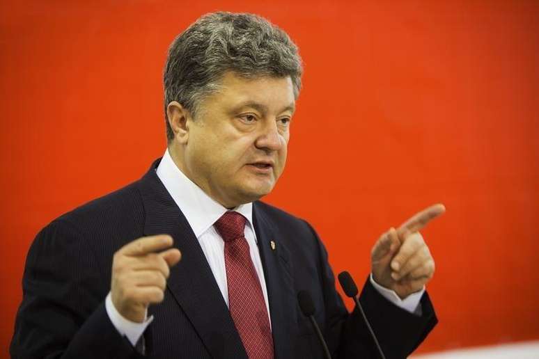 Presidente ucraniano Poroshenko faz discurso durante reunião de seu partido em Kiev, em 31 de outubro.