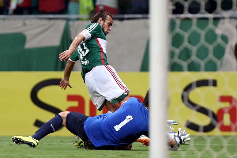 <p>Valdivia corre contra o tempo para n&atilde;o desfalcar Palmeiras na reta final</p>