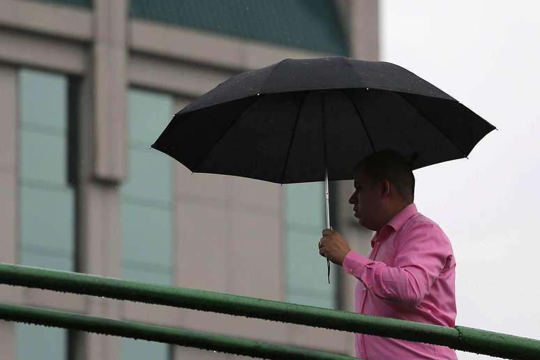 <p>Chuva deve permanecer nas próximas horas desta quinta-feira</p>