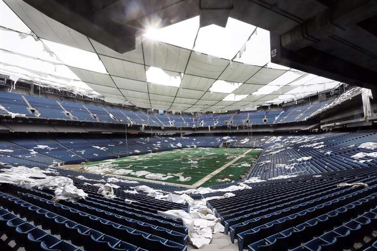 Pontiac Silverdome recebeu jogos da Copa do Mundo de 1994 e j&aacute; foi usado pelo Detroit Lions da NBA. Sem uso, o est&aacute;dio tem at&eacute; plantas nascendo no seu gramado.