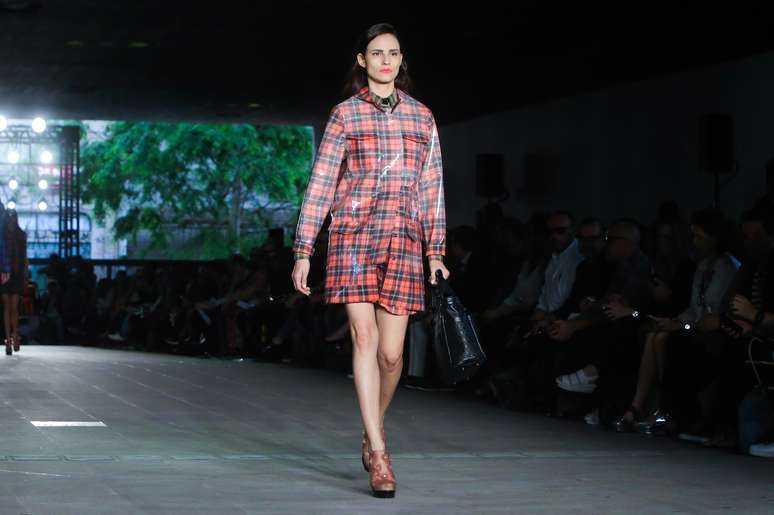 Fernanda Tavares desfila para Alexandre Herchcovitch no SPFW