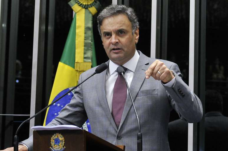 Aécio Neves faz seu primeiro discurso na tribuna do Senado após as eleições