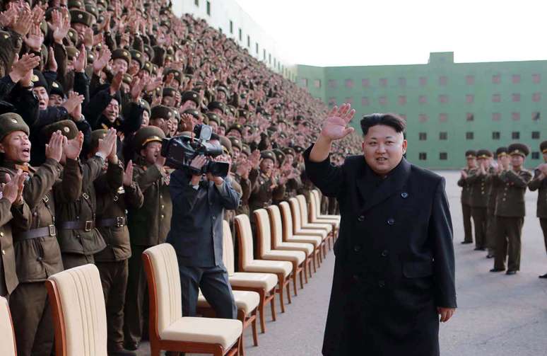 O líder norte-coreano usava de bengala nas últimas aparições, mas parece ter se recuperado 