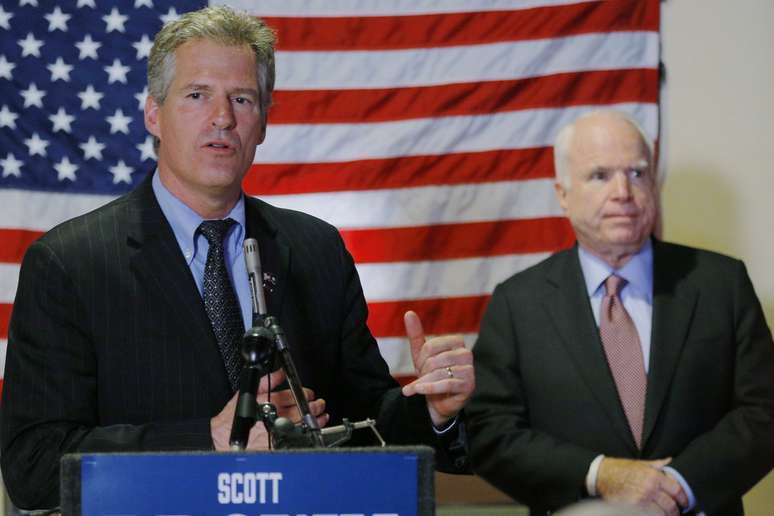 <p>O republicano Scott Brown discursa durante campanha ao Senado de New Hampshire</p>