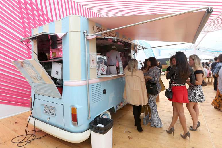 <p>Não há como negar que os food trucks estão na moda em São Paulo. Não é de se estranhar, então, que eles também estejam presentes no maior evento fashion do País, o SPFW, que acontece de 03 a 07 de novembro no Parque Cândido Portinari, na capital paulista</p>