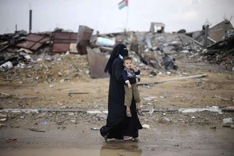 Áreas inteiras da Faixa de Gaza ficaram destruídas após conflitos entre o Hamas e o exército de Israel neste ano