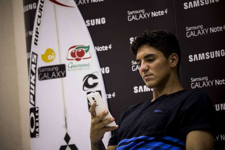 <p>Gabriel Medina durante anúncio de parceria com Samsung</p>