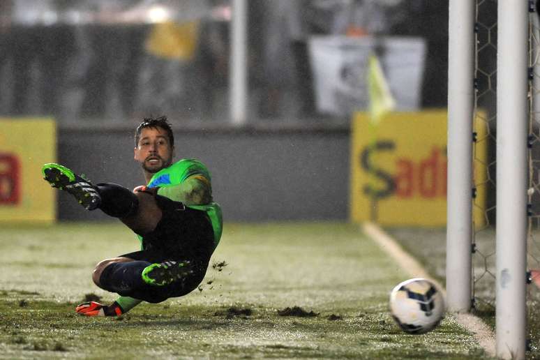 F&aacute;bio foi deslocado por Gabriel na cobran&ccedil;a de p&ecirc;nalti