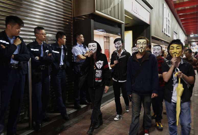 Manifestantes foram às ruas em Hong Kong e enfrentaram a polícia