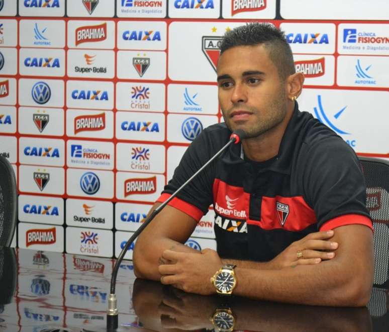 Kayke ganhou espaço no time titular do Atlético-GO na reta final da Série B