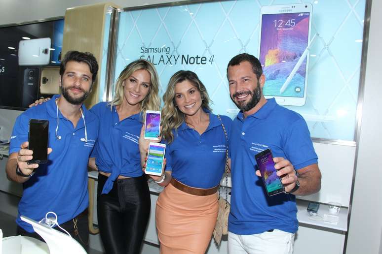 Andressa Urach rouba a cena em evento com globais 