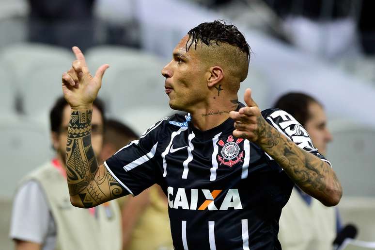 <p>Peruano Guerrero deu vit&oacute;ria por 1 a 0 ao Corinthians contra o rival Santos.</p>