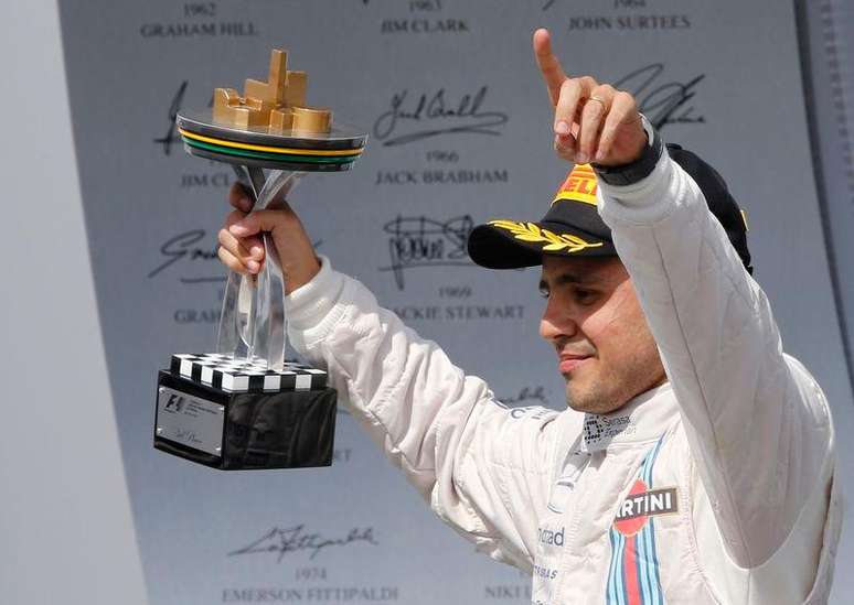 <p>Felipe Massa, da equipe Williams, comemora terceiro lugar no GP Brasil neste domingo.</p>